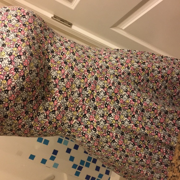 H&M’s Divided Floral Dress. Size 4 US. - Picture 2 of 4